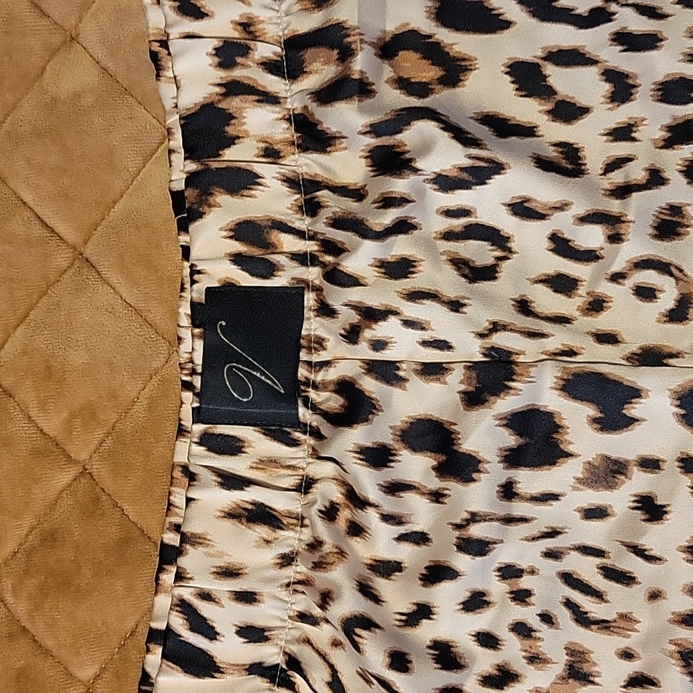 Women's silk cheetah print shorts - Picture 2 of 4